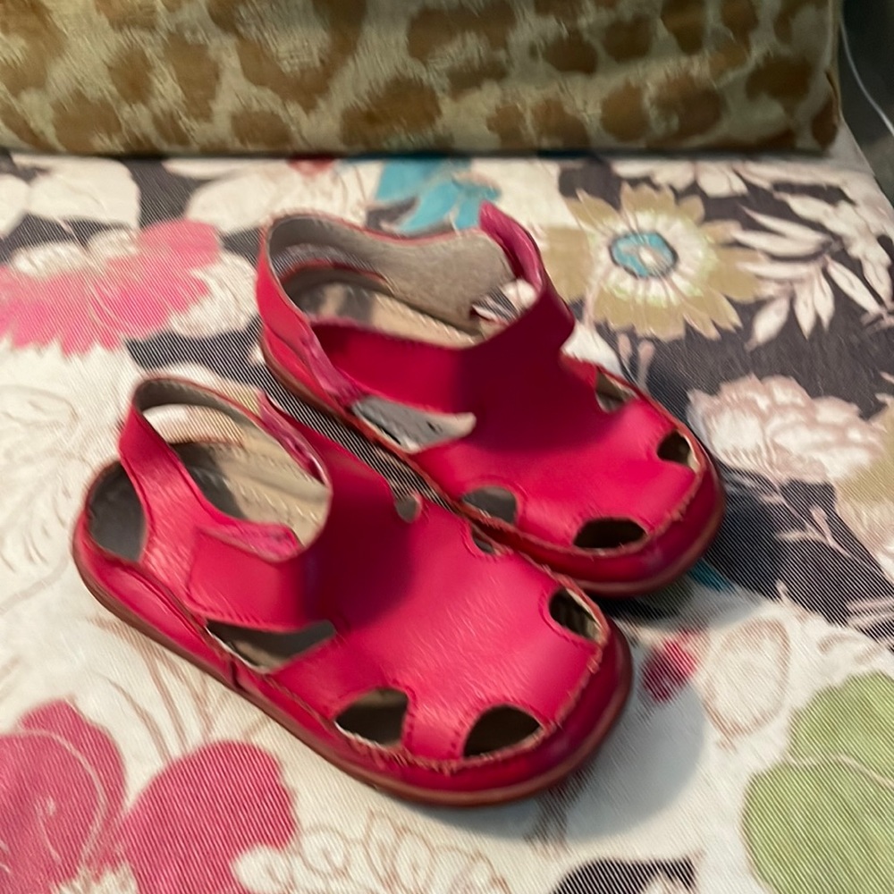 Girls Red All Leather sandal with Velcro closure Size 28 or 11